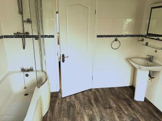 New Farm Cottage, hot tub, 3 bed, sleeps 6, private garden, entire home - 2