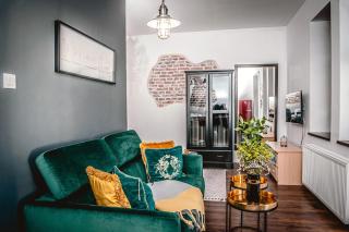 Emerald Crown Apartment - 3