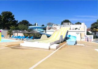 3 Bed House - Sleeps 6 - Parking - Wifi - 5