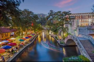 SA Downtown Gem Steps From Major Attractions - 8