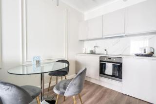 Urban Chic - Luxury Stay for up to 20 Guests in Mennica Residence, Warsaw Center - 1