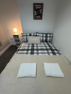 Ocean Stays 3BR- FREE PARKING - Anfield-Sleeps 7 - 8