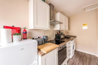 Coach House with Free Parking by Prescott Apartments - 2