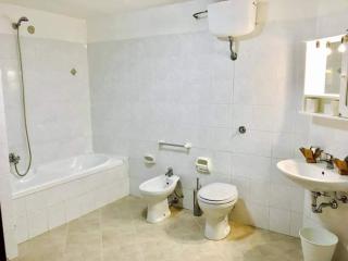 Stromae Central Apartment Cefalu 1 Minute Duomo Beach 3 Bedrooms 8 Guests Free WiFi - Cefalú - 5