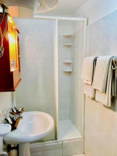 Stromae Central Apartment Cefalu 1 Minute Duomo Beach 3 Bedrooms 8 Guests Free WiFi - Cefalú - 3