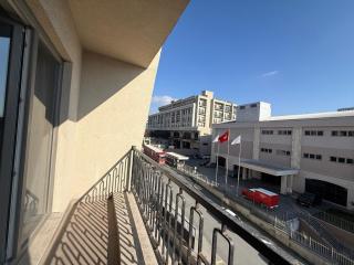 Bright Modern Studio with Balcony - 6