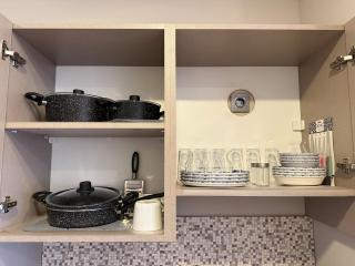 Bright Modern Studio with Balcony - 4