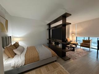 Luxury Downtown Miami Apartment Pool and Gym - 1