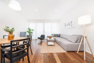 Stunning Modern 2bedroom with Iconic View - 2