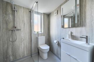 10 Riverside Three bed house sleeps six only 235m to the beach - 4