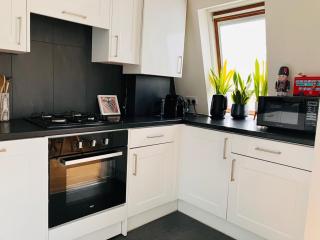 Spacious KENSINGTON Apartment - GREAT LOCATION - 9