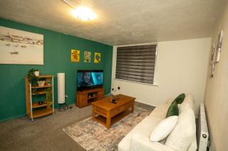 3-Bedroom Contractor House near i54 Business Park & M54 - 7