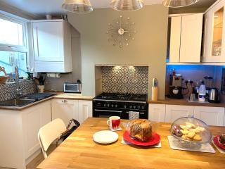 Victorian Rooms by Beach - 9