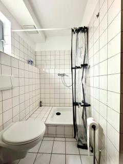 Chickes Service Apartment gegenüber Augenklinik & Knappschaft Kliniken Saar - 3