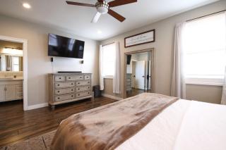 Central Luxury Mountain Oasis with TWO Pools and Jacuzzis - 2