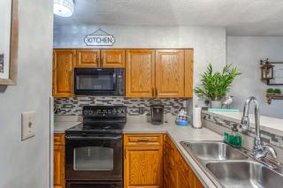 Steps to Ocean: Convenient Myrtle Beach Townhome! - 5