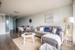 Bird's Eye View of the Lake 1 Bedroom & Den Condo in Downtown Toronto - 2