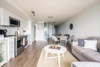 Bird's Eye View of the Lake 1 Bedroom & Den Condo in Downtown Toronto - 1