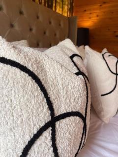 Otter 1 - Private Hot Tub - Bali Inspired Lodge - Bath - Longleat - Wiltshire - 2