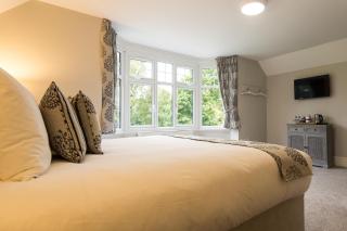 The Maple Manor Hotel - 8