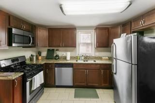 Modern Apt in DT Libertyville near Naval Base - 6