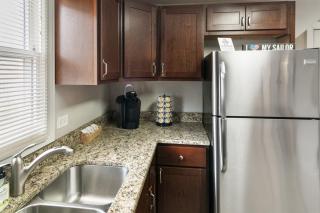Modern Apt in DT Libertyville near Naval Base - 3