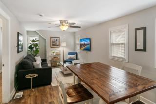 Modern Apt in DT Libertyville near Naval Base - 0