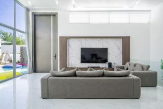 Villa Aurora 6BR Retreat with Pool, Gym - 3