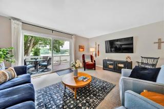 Lakefront Moneta Home with Kayaks and Dock - 5