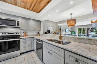 Lakefront Moneta Home with Kayaks and Dock - 2