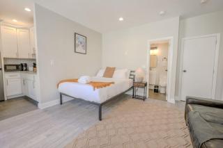 Sleek Studio Apartment in the South End - 0