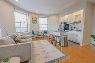 Light Filled Studio in Back Bay - 0