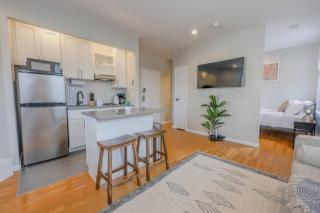 Light Filled Studio in Back Bay - 7