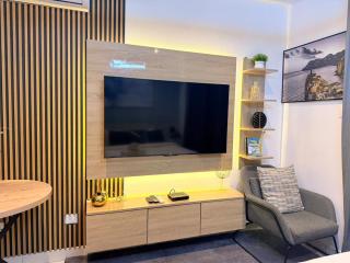 Unique View Apartments at Loxwood House - 7