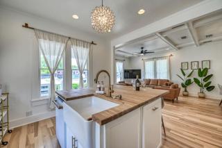 The Golden Goose - Hot Tub-Fire Pit-2 BLKS to Main - 8