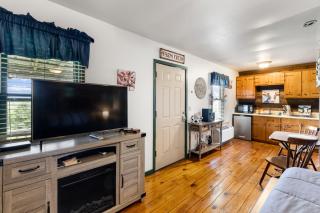 Private Mountain Nook with Jacuzzi - Cabin 6 - 9