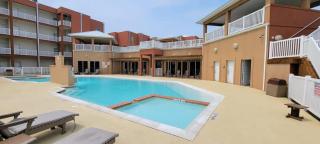 Like New Killer Patio - Stunner close to Beach - 0