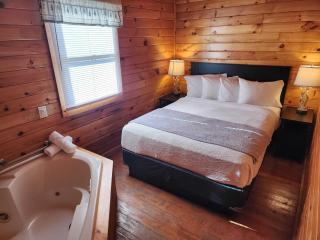 Pet Friendly 2 Bedroom Cabin Hideaway For 4! Cabin 7 - 5