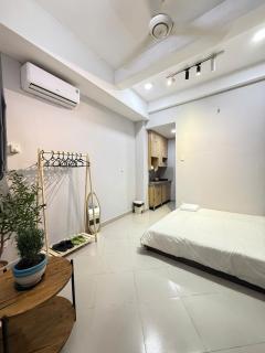 Urban Airport Home - 0