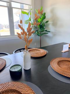 Spacious Modern Retreat Sleeps 8 - 9