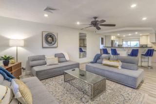 vegas saltwater, a luxury pool villa with 5BR, Spa, wet deck on a half acre lot - Las Vegas - 8