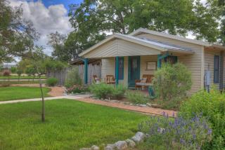 Nandina Cottage Hot-Tub Four Minutes to Marktplatz! - 2