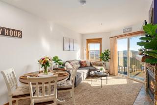 HH207 Ski-inSki-out Condo Hot Tub Sleeps 4 - 4