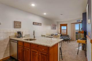 HH207 Ski-inSki-out Condo Hot Tub Sleeps 4 - 2