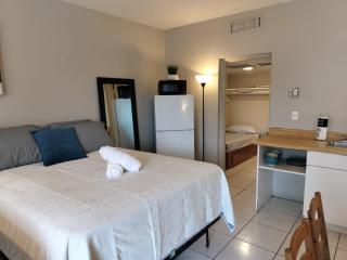 Studio in Hallandale 2270 - 5