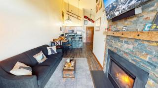 Ballhooter Skyline Penthouse Ski-InOut, Pool, Sleeps 6 by LUXSTAYUSA - 8