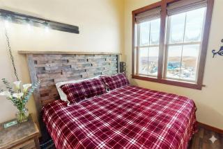 Ballhooter Skyline Penthouse Ski-InOut, Pool, Sleeps 6 by LUXSTAYUSA - 1