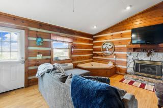 2BR Cabin with Jacuzzi and Mountain Views - Cabin 5 - 3