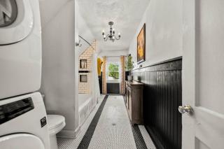 Walk to Street Car! Historic Midcentury Apartment near Plaza & Westport - 6