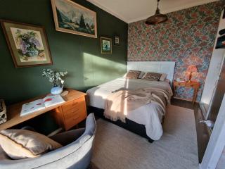 Privat cosy off-grid cabin with fjord view near Ålesund - 4